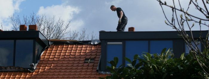 Dakpannen en dakisolatie voor blok van 4 woningen